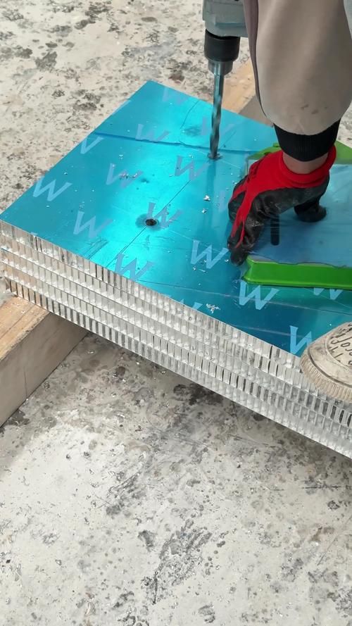 轻薄石材复合铝蜂窝预埋背栓干挂适用大多数的建筑幕墙装修和装饰工程